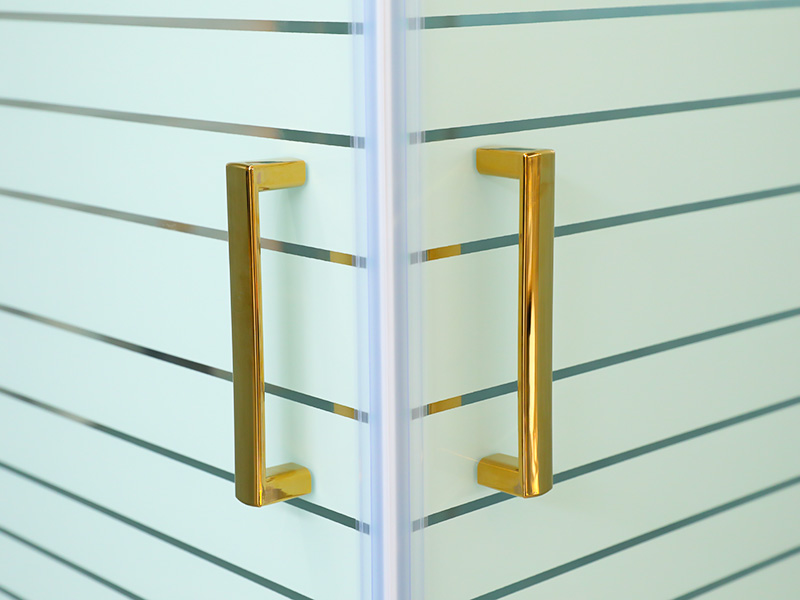 Kepungan Pancuran Mandi Gelongsor SQUARE, Kaca Terbaja Jelas Dengan Cetakan, Profil Aluminium Emas, Pemegang Dua Lubang, Dengan Dulang Kepungan Pancuran Mandi Gelongsor SQUARE, Kaca Terbaja Jelas Dengan Cetakan, Profil Aluminium Emas, Pemegang Dua Lubang, Dengan Dulang