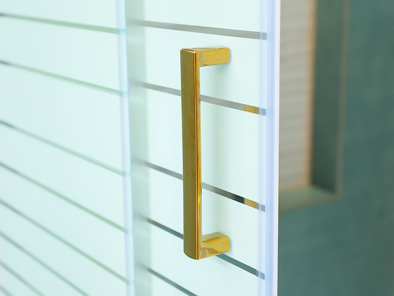 Kepungan Pancuran Mandi Gelongsor SQUARE, Kaca Terbaja Jelas Dengan Cetakan, Profil Aluminium Emas, Pemegang Dua Lubang, Dengan Dulang Kepungan Pancuran Mandi Gelongsor SQUARE, Kaca Terbaja Jelas Dengan Cetakan, Profil Aluminium Emas, Pemegang Dua Lubang, Dengan Dulang